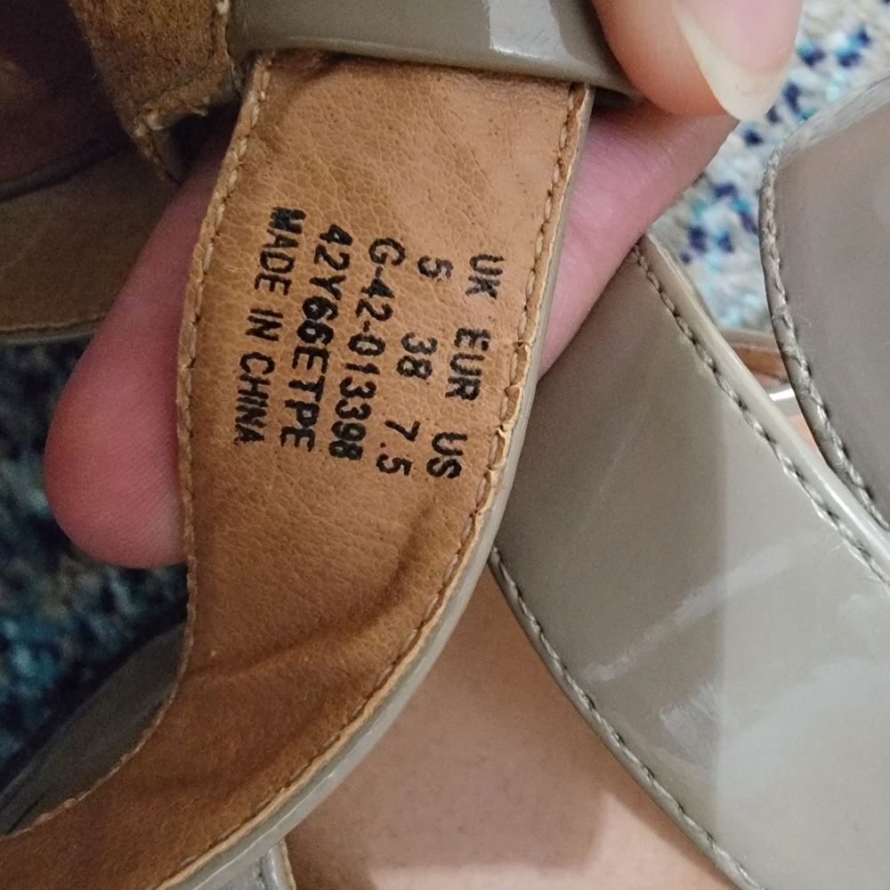Shoes - Picture 4 of 4